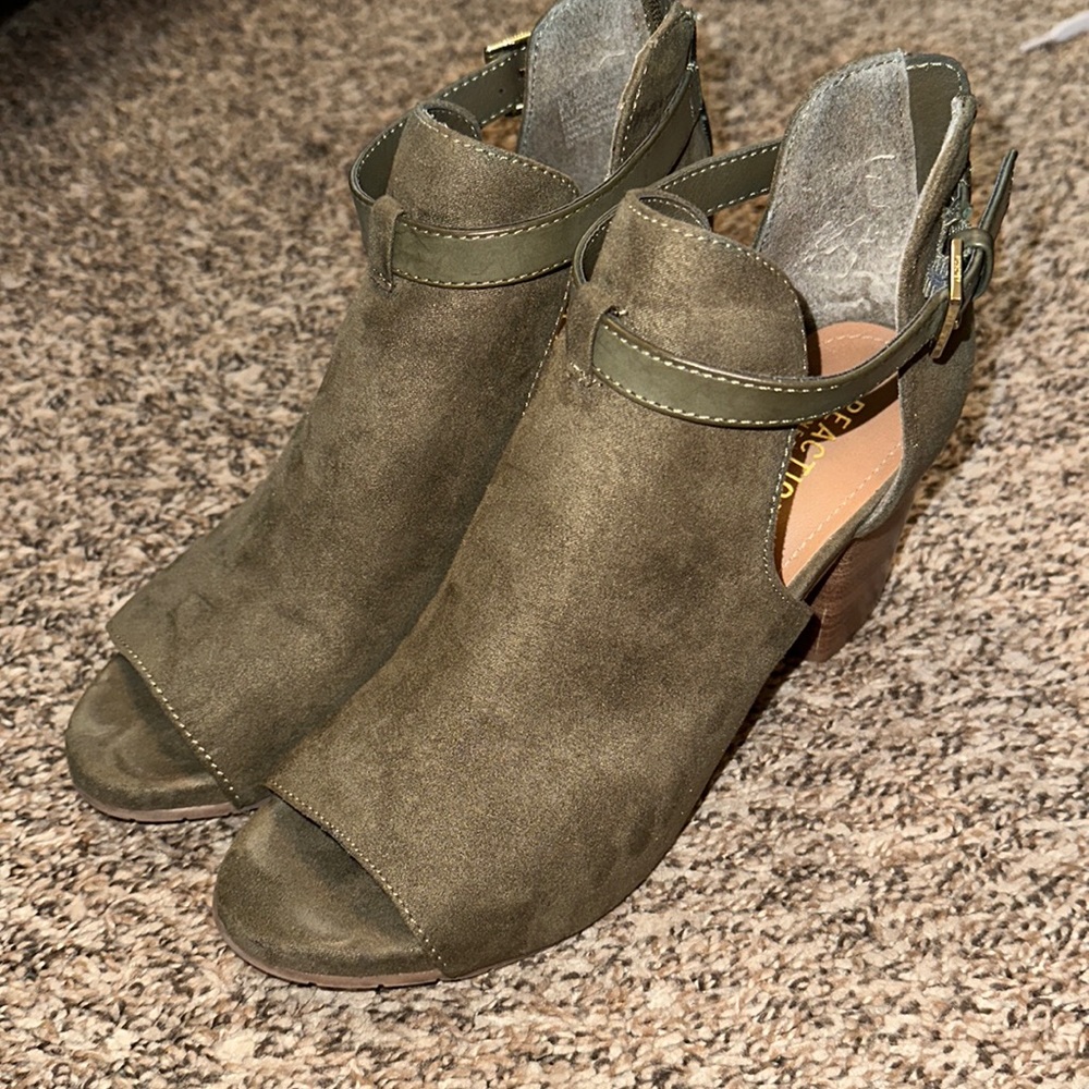 Green Heels in perfect condition.